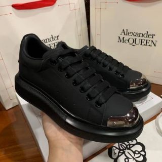 รองเท้าผ้าใบ alexandermcqueen