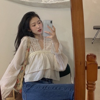 💥Hot sale🍀·สไตล์เกาหลีสาวพลัง 2022v-คออารมณ์กลวงลูกไม้เย็บเสื้อแขนยาวด้านบนผู้หญิง