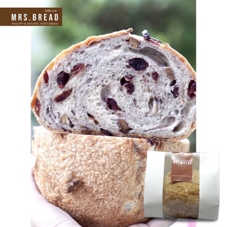 ภาพหน้าปกสินค้าWalnut & Cranberry sourdough bread ขนมปังซาวโดว์รสวอลนัทแครนเบอรี่ ที่เกี่ยวข้อง