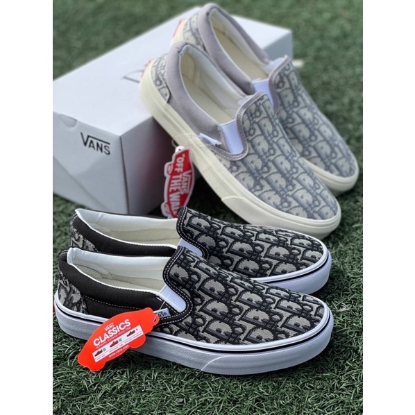 ภาพหน้าปกสินค้าVans Slip On Dior แวนสลิปออน  กลับมาอีกครั้ง พร้อมส่ง 36-44 แถมกล่อง สินค้าถ่ายจากงานจริง จากร้าน shoes.forushop บน Shopee