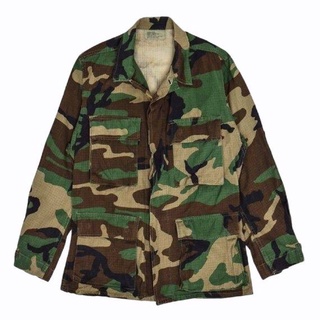 ภาพขนาดย่อของภาพหน้าปกสินค้าเสื้อทหารอเมริกา (Woodland) USA Army Shirt มือสองสภาพดี M81 จากร้าน army_clothing_th บน Shopee