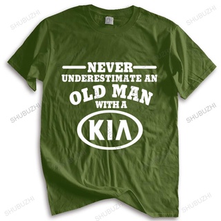 เสื้อยืดโอเวอร์ไซส์เสื้อยืด ทรงหลวม พิมพ์ลาย KIA Motors Never Underestimate an Old Man แฟชั่นฤดูร้อน สําหรับผู้ชาย และผู