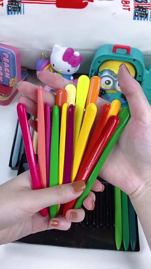 สีเทียนปลอดสารพิษ-36สี-เด็กมือไม่สกปรกดินสอสีกราฟฟิตีภาพวาดสีน้ำมันแท่งสามเหลี่ยมล้างทำความสะอาดได้ดินสอสีพลาสติก-cod