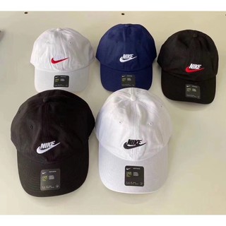 ภาพหน้าปกสินค้าพร้อมส่งCap Nike 913011 010 รุ่นเดียวกับน้องพิมฐา ซึ่งคุณอาจชอบสินค้านี้