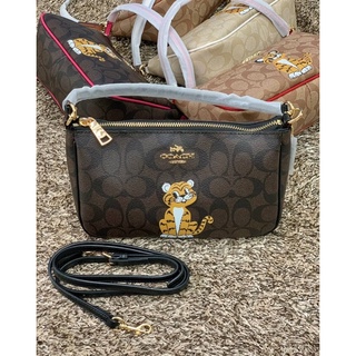 COACH TOP HANDLE POUCH SIGNATURE WITH BABY TIGER PRINT ((36674//58321))