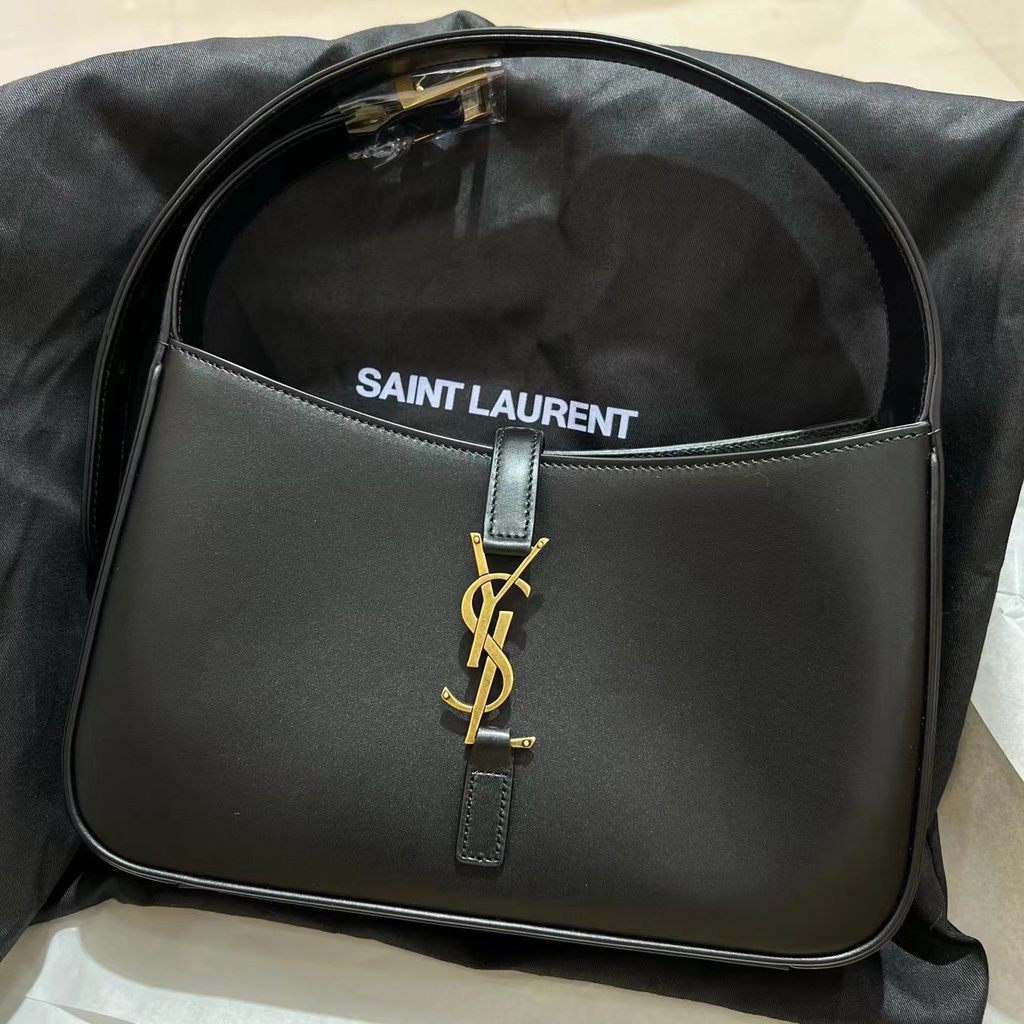 ภาพหน้าปกสินค้าYSL (Yves Saint Laurent) new authentic LE 5  7 smooth leather hobo bag/shoulder bag/handbag จากร้าน b3idi01se9 บน Shopee