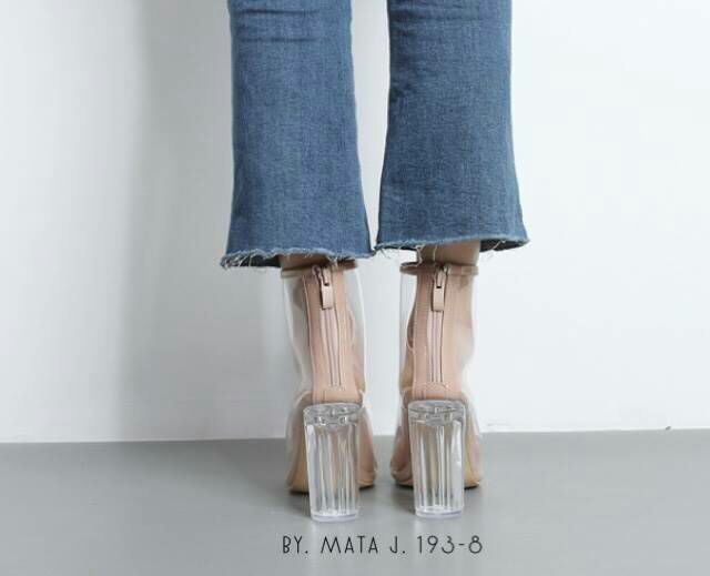 เช็คสินค้าก่อนสั่ง-รองเท้าส้นแก้วทรงบูธ-หน้าเปิด-ดีไซน์พลาสติก