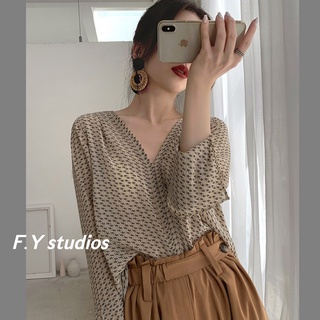 𝙁.𝙔 𝙨𝙩𝙪𝙙𝙞𝙤𝙨 🌸 พร้อมส่งจากไทย🌸NO.205 รุ่นใหม่ เสื้อเชิ้ตคอวีผ้าชีฟองเข้ากับการแต่งกายสําหรับผู้หญิง
