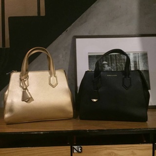 กระเป๋า CHARLES &amp; KEITH LARGE CITY BAG