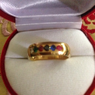 แหวนพลอยสวยงามเมื่อตัวเรือนชุบทองติดทนนานเป็นเศษทองเคสวยจริงๆราคาพิเศษจัดส่งฟรี em เอส