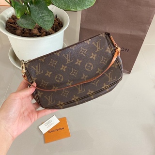 Lv พอช มือสองของแท้💯ค่ะ (รบกวนทั่กแชทก่อนสั่งค่ะ)