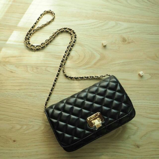 charles-amp-keith-quilted-clutch-กระเป๋าสะพายทรงคลัทช์-หนังนิ่ม