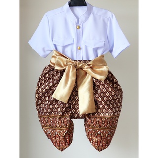 ภาพหน้าปกสินค้าชุดไทยเด็ก(มีผ้าผูกเอว)ชุดไทยเด็กชาย ชุดราชประแตน(โจงผ้าพิมพิ์ทอง) ที่เกี่ยวข้อง