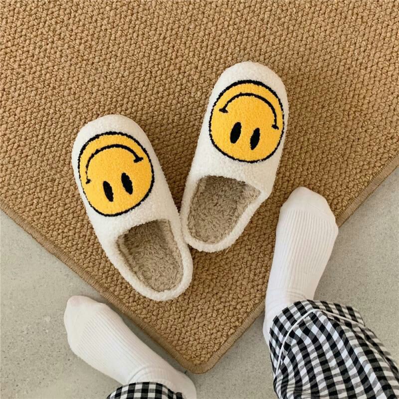 ภาพสินค้าพร้อมส่งรองเท้าใส่ในบ้าน รองเท้าสลิป รอบเท้าสมายลี่ รองเท้า Smiley เปอร์ รูปยิ้ม 3 สี ขาว/เหลือง/ดำA030 จากร้าน nantanayoy บน Shopee ภาพที่ 1