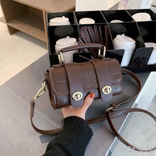 กระเป๋าสะพายข้างพร้อมส่ง👜กระเป๋าสะพายข้างแฟชั่นอินเทรนด์ใหม่	
กระเป๋า