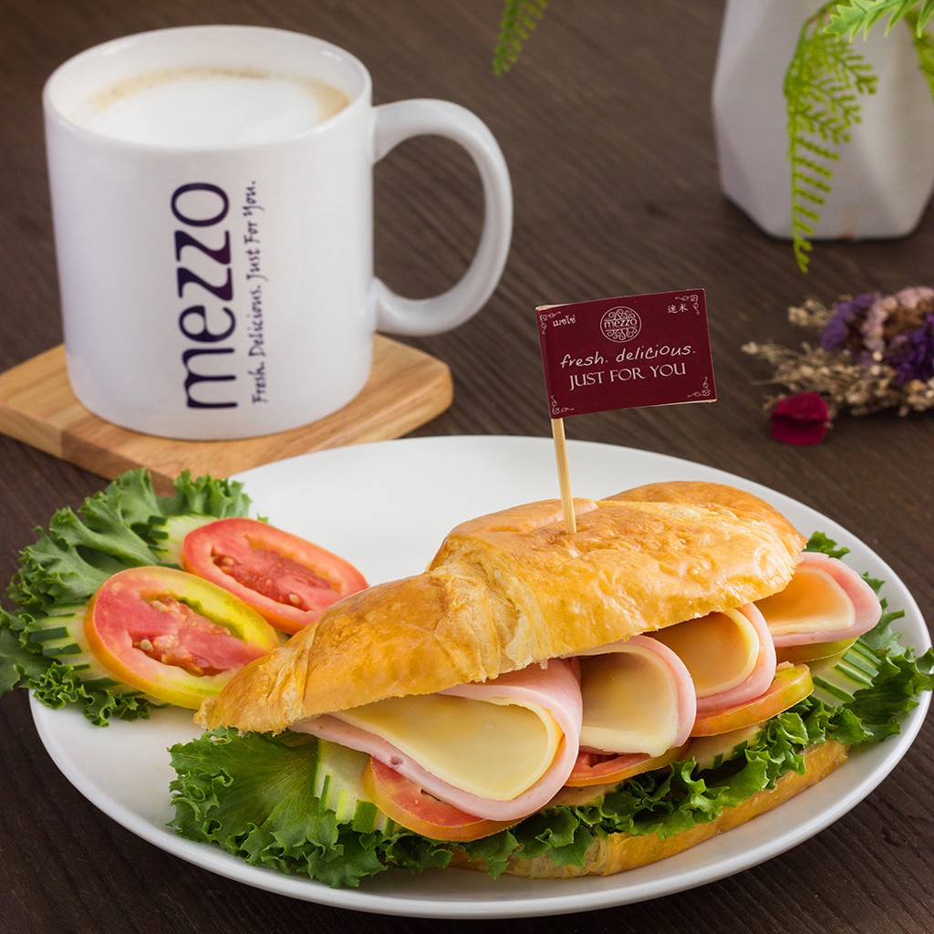 ภาพหน้าปกสินค้าMezzo Hot/Iced Drink(R) + Croissant Sandwich 1 ชุด จากร้าน mezzo_official บน Shopee