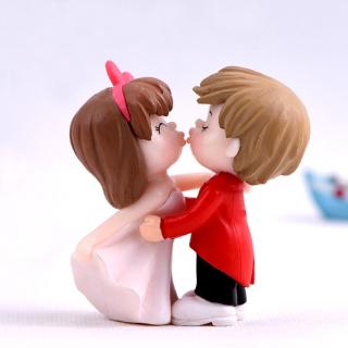 ตุ๊กตาคู่รักจูบตกแต่งสวน 2 ชิ้น / ชุด