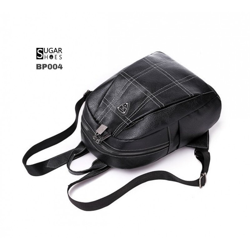 กระเป๋าหนังสีดำ-ด้านหน้าเดินเส้นเปนลายตาราง-วัสดุหนังเทียมอย่างดีเนื้อไม่แข็ง