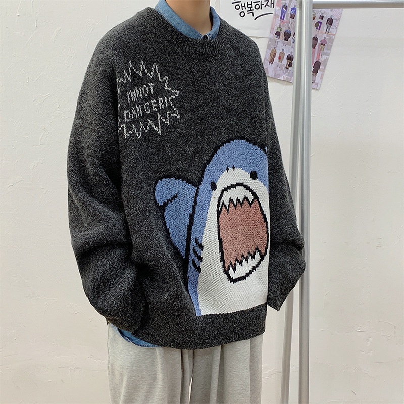 ภาพประกอบคำอธิบาย Suikone COD เสื้อกันหนาว เสื้อสเวตเตอร์ถักผู้ชายแฟชั่นแบรนด์คอกลมลายการ์ตูนปลาฉลามเสื้อคู่รักญี่ปุ่นหลวม