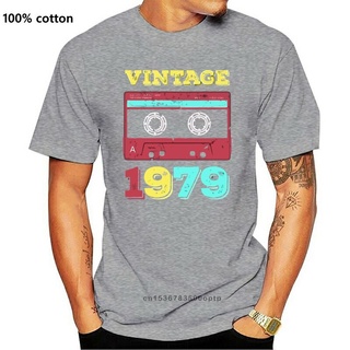 ขายดี!พร้อมส่ง เสื้อยืด พิมพ์ลายเทปคาสเซ็ต 1979 40 หลากสี สไตล์วินเทจ เหมาะกับฤดูร้อน สําหรับผู้ชาย 2022S-5XL