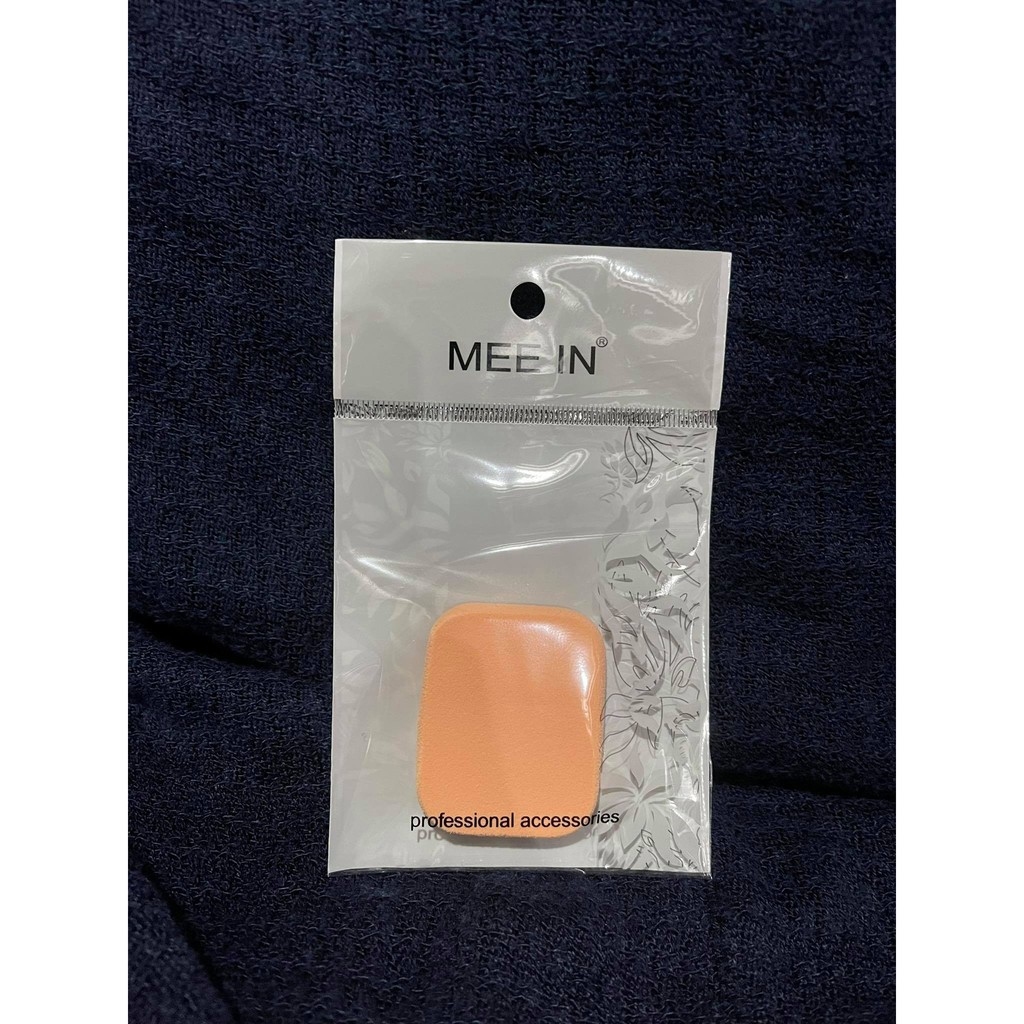 mee-in-พัพฟองน้ำสีเหลี่ยม-1pcs