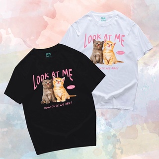 【hot sale】(🔥พร้อมส่ง🔥) เสื้อ Look at me ผ้าCotton 100% มีสองสี ทั้งทรงปกติและ OVERSIZE