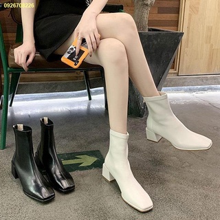 ภาพหน้าปกสินค้า☺️จัดส่งทันที☺️รองเท้าบูทสั้น รองเท้าบูทหุ้มข้อผู้หญิง 2022 ใหม่ ส้นหนา รองเท้าบูทเดี่ยว รองเท้าบูทมาร์ตินส้นเหลี่ยมสีขา ที่เกี่ยวข้อง
