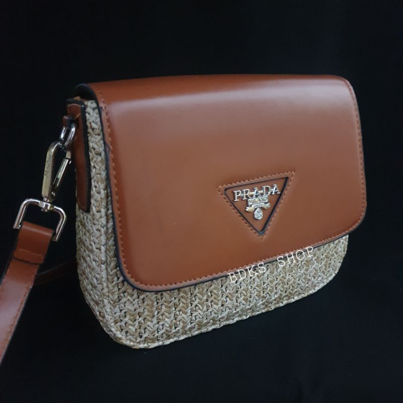 กระเป๋า-pradaa-raffia-and-leather-shoulder-bag