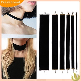 สดใหม่| เครื่องประดับ สร้อยคอโชคเกอร์ ผ้ากํามะหยี่ สีดํา เหมาะกับของขวัญคริสต์มาส แบบเรียบง่าย สไตล์โกธิค สําหรับผู้หญิง