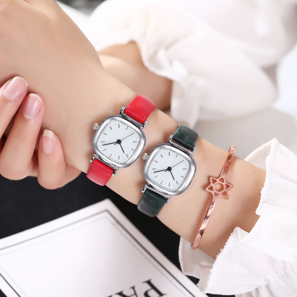 ภาพหน้าปกสินค้านาฬิกาข้อมือแฟชั่นสตรีสายหนังขนาดเล็ก จากร้าน vansvar.th บน Shopee