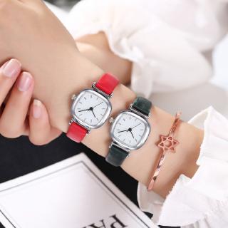 ภาพขนาดย่อของภาพหน้าปกสินค้านาฬิกาข้อมือแฟชั่นสตรีสายหนังขนาดเล็ก จากร้าน vansvar.th บน Shopee