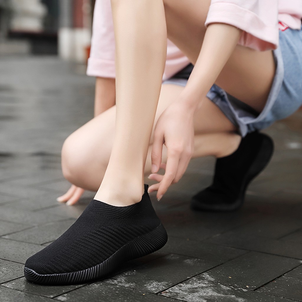 ภาพสินค้ารองเท้ากีฬา รองเท้าผ้าใบ พื้นนิ่ม ยืดหยุ่น สวมใส่สบาย สีดํา แฟชั่นสําหรับผู้หญิง รองเท้าผ้าใบผู้หญิง จากร้าน quanzhoulizu123.th บน Shopee ภาพที่ 1