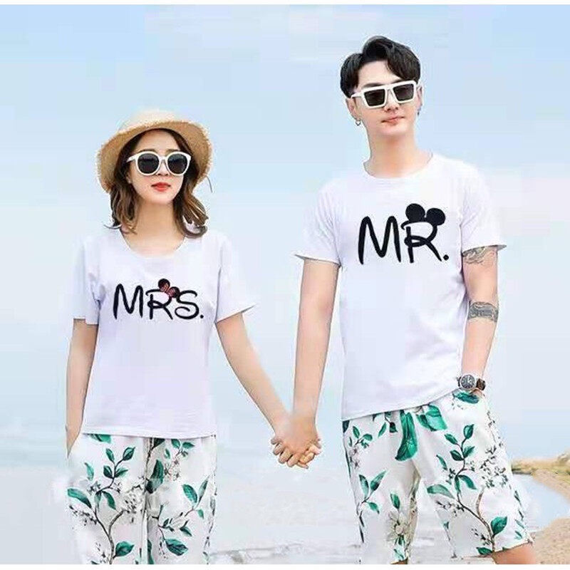 mr-mrs-เสื้อยืดแขนสั้น-พิมพ์ลายการ์ตูน-สไตล์เกาหลี-เหมาะกับของขวัญวันวาเลนไทน์-แฟชั่นฤดูร้อน-สําหรับผู้ชาย-และผู้หญิง