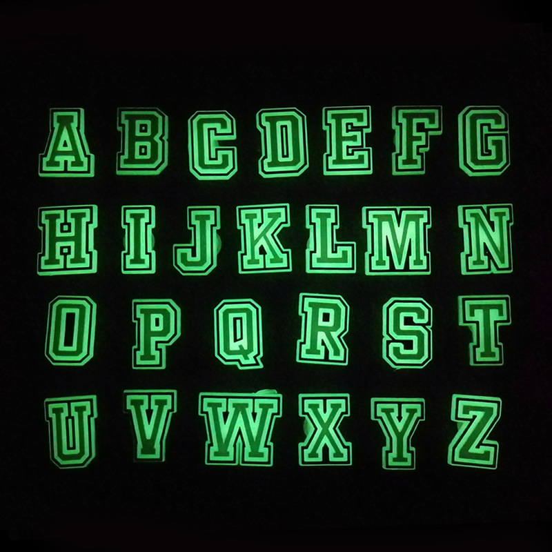 ปุ่มตัวอักษร-ภาษาอังกฤษ-เรืองแสง-แฟชั่น-อุปกรณ์เสริมตกแต่งบนรูรองเท้า-26-ชิ้น
