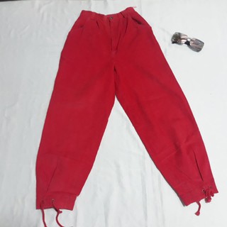 กางเกงขายาวผ้าลูกฟูกสีแดงมีหลายแบบ