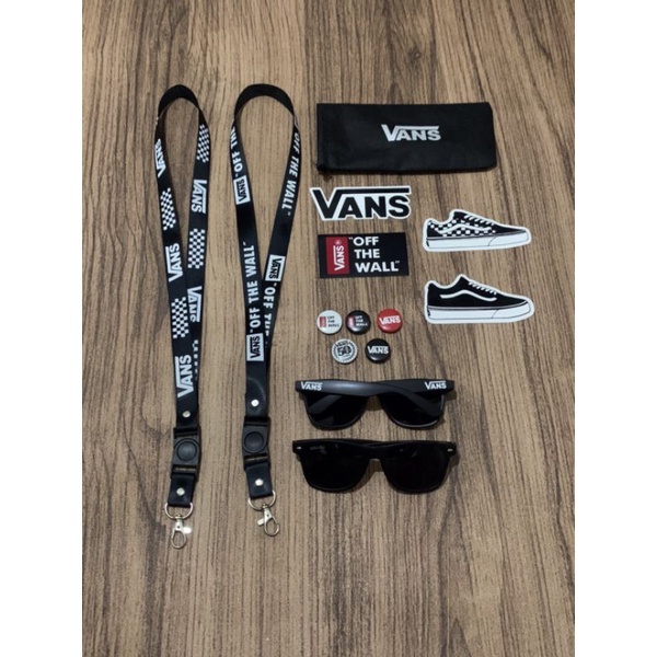 สายคล้องแว่นตา-vans-vans-สีดํา-สติกเกอร์-vans-และปุ่ม-pin