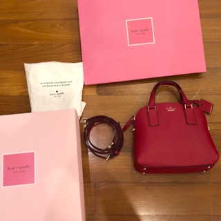 Kate Spade New York crossbody ใหม่ล่าสุด ของใหม่ อุปกรณ์ครบมาก!! สีแดงรับทรัพย์!!