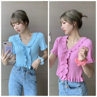 Ey_shop688​🌹พร้อม​ส่ง​🌹#A575# เสื้อแฟชั่นผ้าไหมพรมแขนสั้น.​ ผ้ายืดได้.​ ข้างหน้ามีกระดุม 8 เม็ด💕