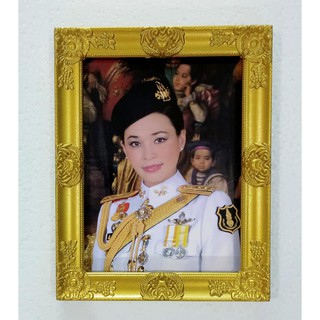 ภาพพระราชินีเสริมฮวงจุ้ยกรอบหลุยส์ทองเล็ก (มินิ)ขนาดภาพ6X8นิ้วขนาดรวมกรอบ7.5X9.5นิ้วมีหูแขวนได้มีขาตั้งได้