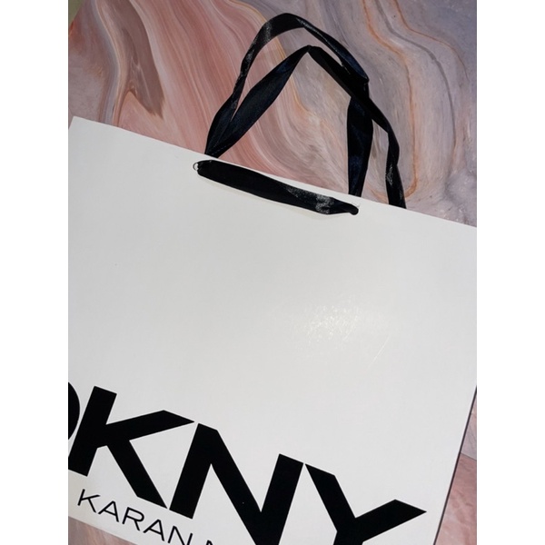 ถุงกระดาษห่อของขวัญ-ขนาดกลาง-dkny