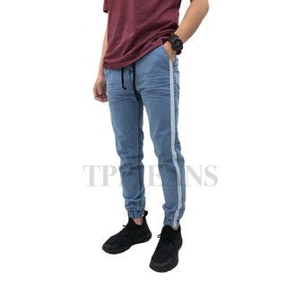ภาพหน้าปกสินค้าJOGGER Jeans กางเกงขาจั้ม ผ้ายีนส์ยืด เป้าซิป สีบลูฟอกซีดเดินแถบขาว Size 26-36 ซึ่งคุณอาจชอบสินค้านี้