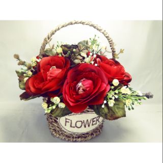 กระเช้าสานดอกกุหลาบป่า ดอกไม้ประดิษฐ์  ใช้ตกแต่งบ้าน ร้านค้า อวยพรวันเกิด แสดงความยินดี ดอกไม้เกรด A นำเข้าจากต่างประเทศ