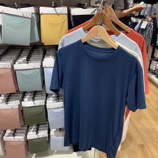 เสื้อยืดสีพื้นผู้ชาย uniqlo 100% S M L XL ผ้ายืดคอตตอน100% นิ่มสบายไม่บาย สีสวยมากค่ะ ของแท้💯💯จากช็อป