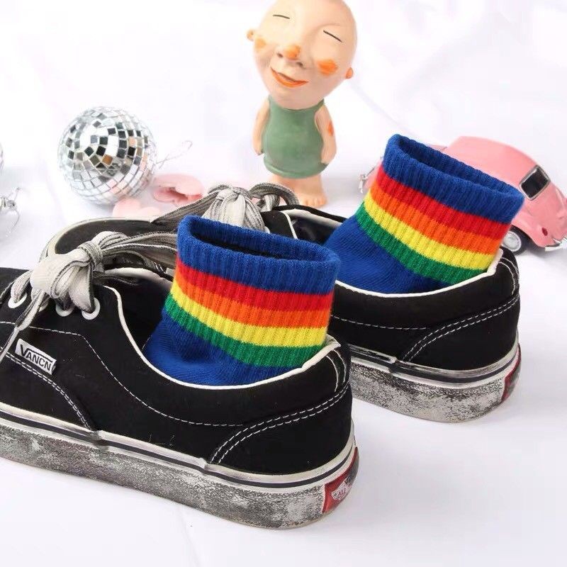 ถุงเท้าแฟชั่น-ลายสายรุ้ง-ฟรีไซส-ถุงเท้าข้อกลาง-ลายทางสีสันสด-rainbow-socks