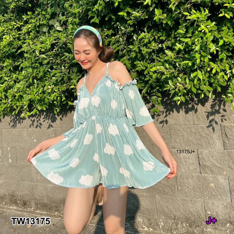 b13175-จั้มสูทสายเดี่ยวเว้าไหล่อัดพลีทลายก้อนเมฆ-a-one-shoulder-jumpsuit-with-puffy-puffs-in-a-cloud-pattern