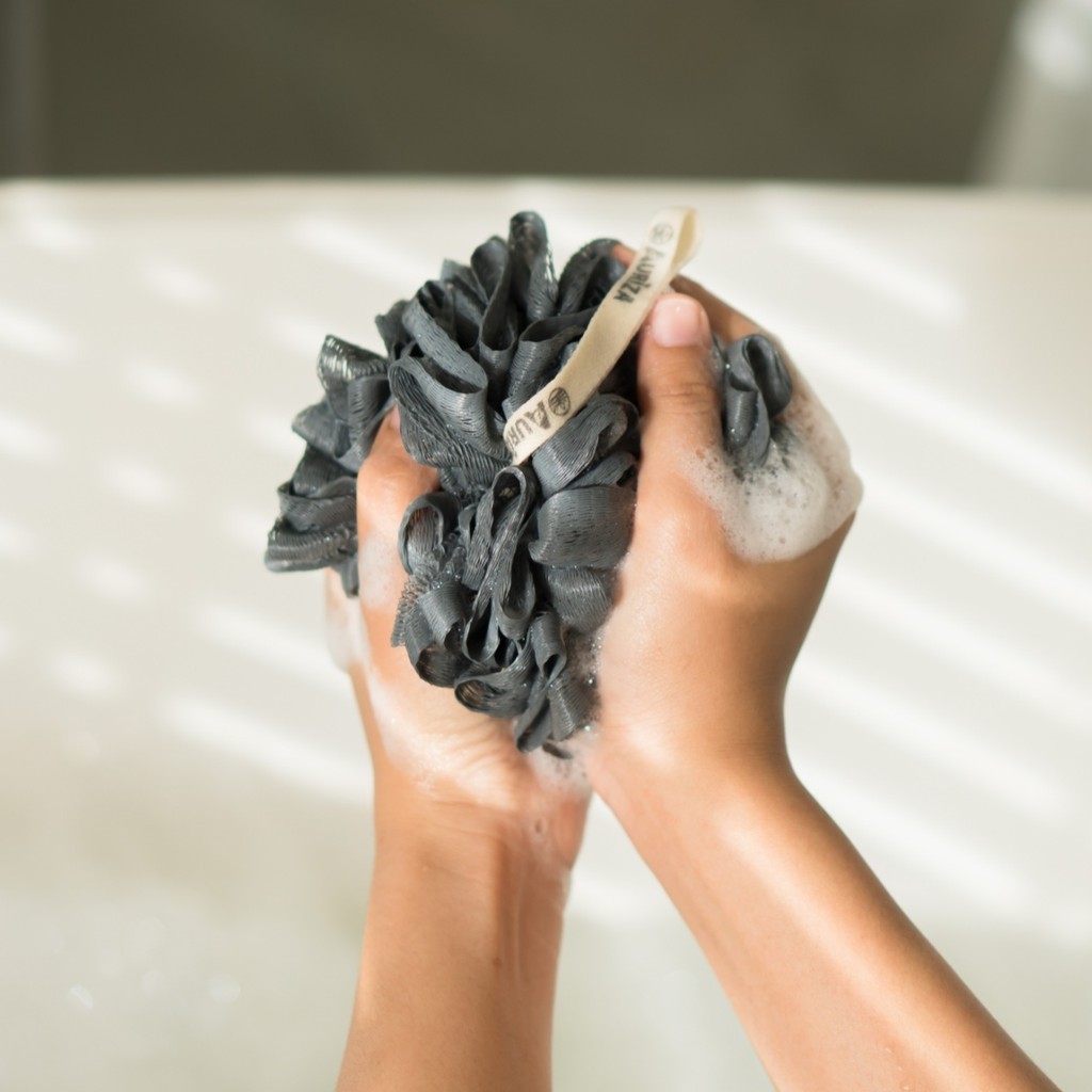 ภาพสินค้าAuriza Black Charcoal Bath Lilly ใยขัดผิวสำหรับอาบน้ำ จากร้าน aurizashop บน Shopee ภาพที่ 2