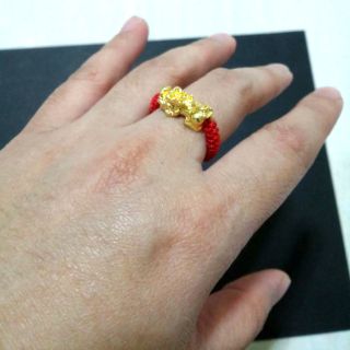 ภาพหน้าปกสินค้าแหวนเชือกแดงปี่เซียะ ที่เกี่ยวข้อง