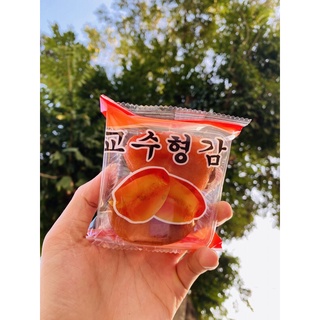 ภาพหน้าปกสินค้า🇰🇷ลูกพลับแห้งเกาหลี ลูกพลับเกาหลี(韩国柿饼) 1 แพ็ค มี 2 ลูก  교수형 감 🇰🇷 หวานธรรมชาติ เนื้อเหนียว นุ่ม หนึบ เคี้ยวมัน  เพลิน ที่เกี่ยวข้อง