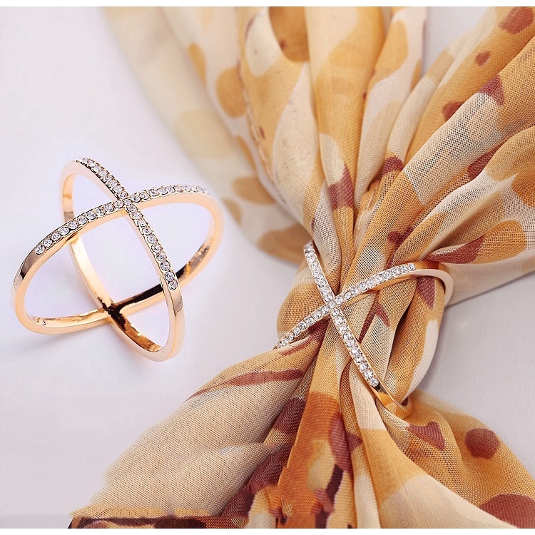 ภาพหน้าปกสินค้าMultifunctional Scarf Buckle Ring, Alloy Crystal Cross Hollow Scarves Buckle, Fashion Scarf Ring Holder Clip Hot