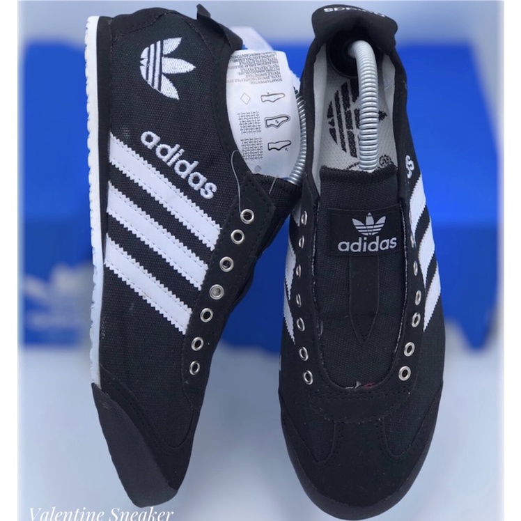 ภาพหน้าปกสินค้ารองเท้าAdidas salip On แบบ(ผ้า)